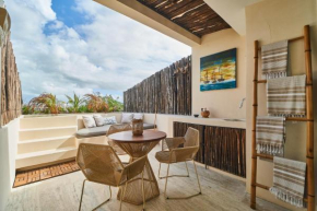 Boho Chic 2 bedroom Condo & private rooftop Jacuzzi